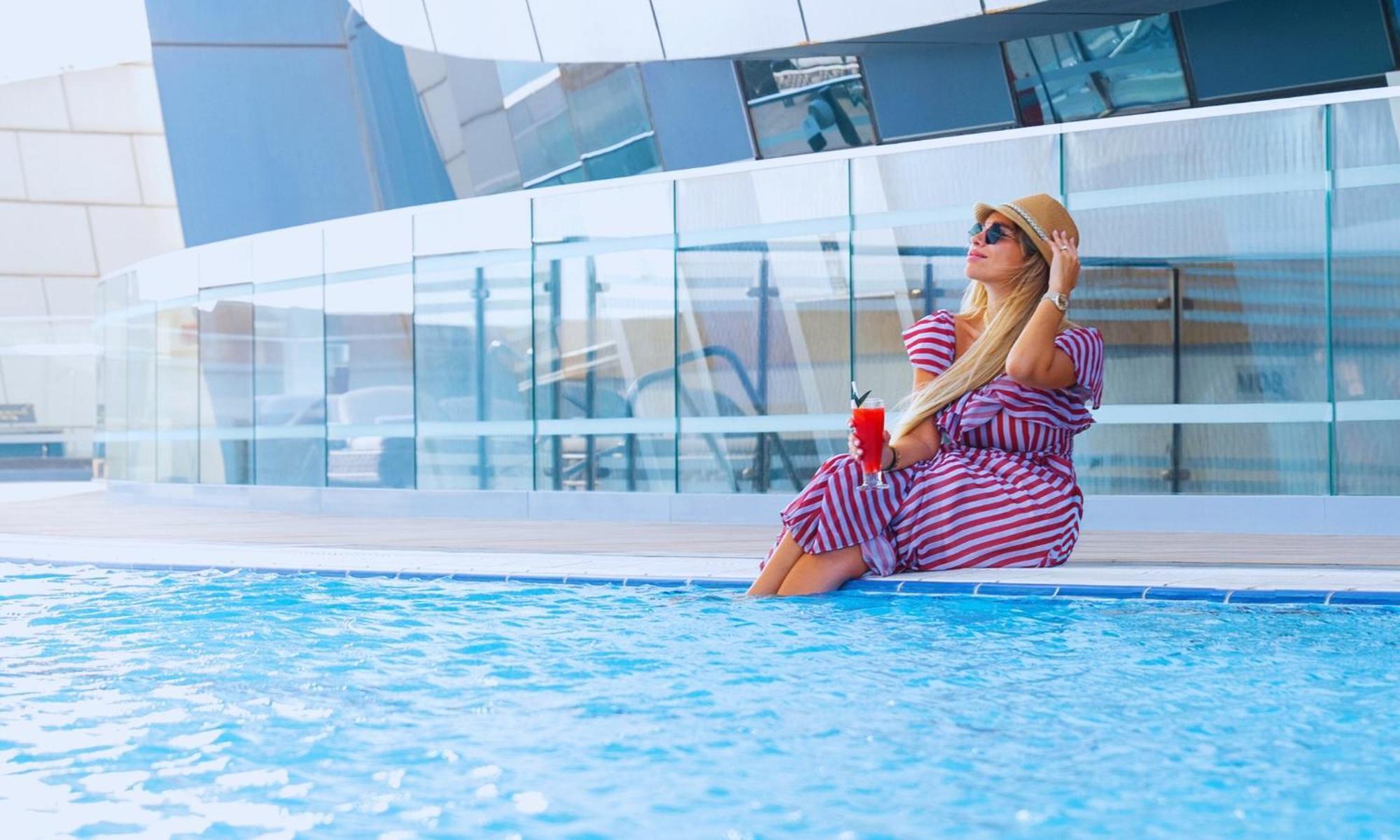 Velero Hotel Doha Lusail Bagian luar foto A woman sunbathing